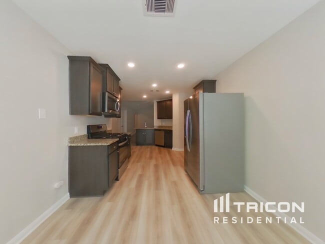 Building Photo - 23020 Shakespeare Dr