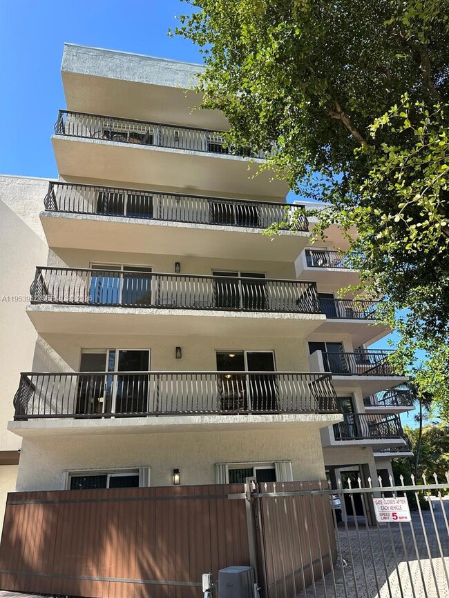 Building Photo - 1918 Brickell Ave