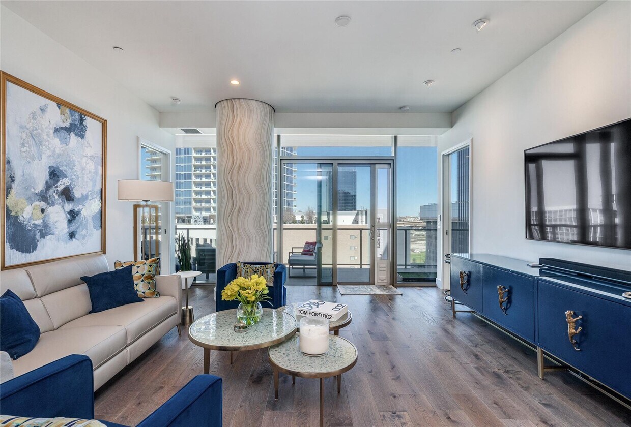 Foto principal - 7901 Windrose Ave