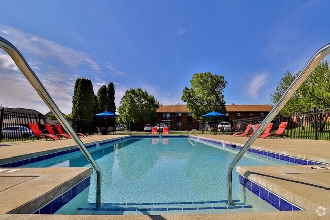 Building Photo - Alverno Pool Apartments