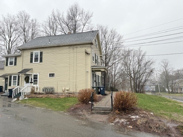 Building Photo - 95 Elm St