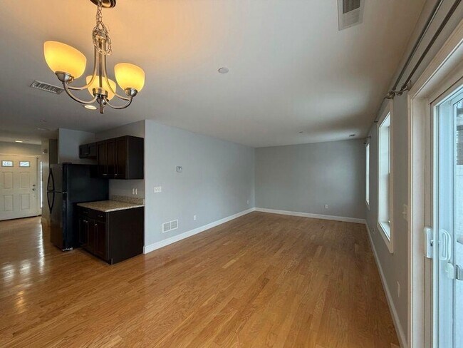 Building Photo - 75 Deerwood Dr