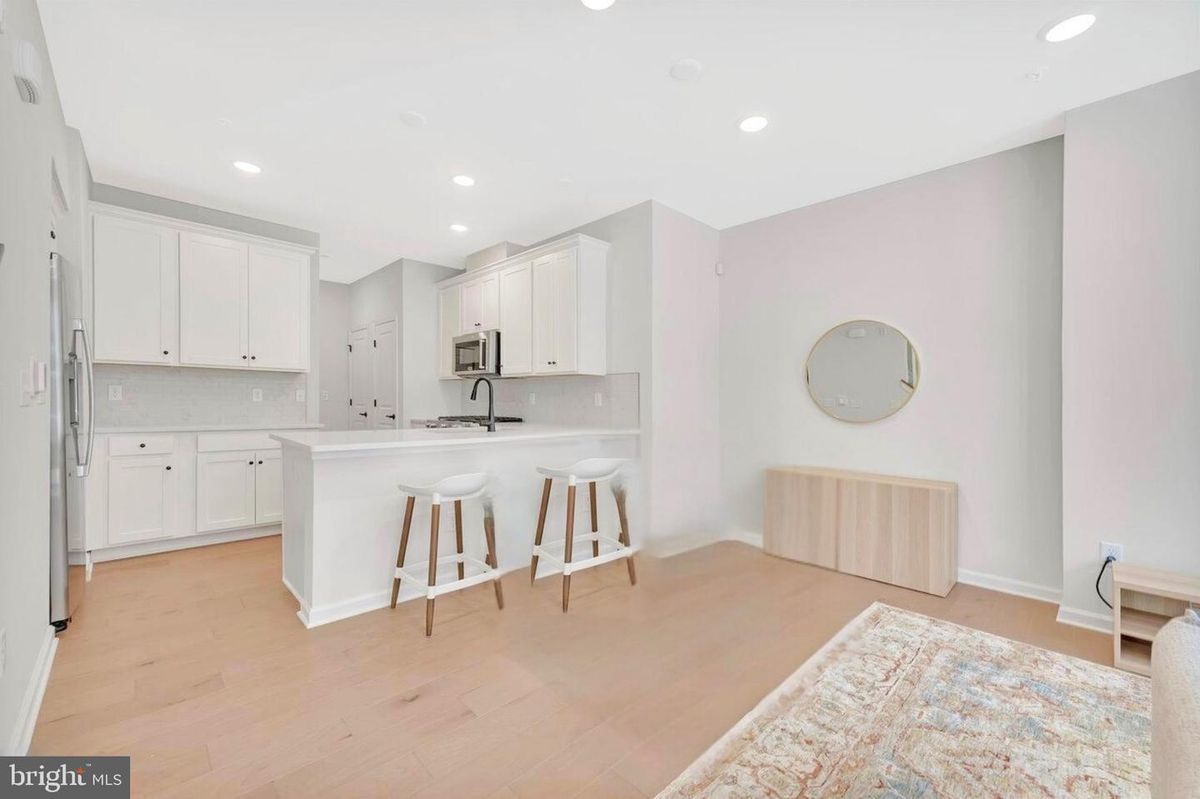 Foto del edificio - 606 Parker Blvd