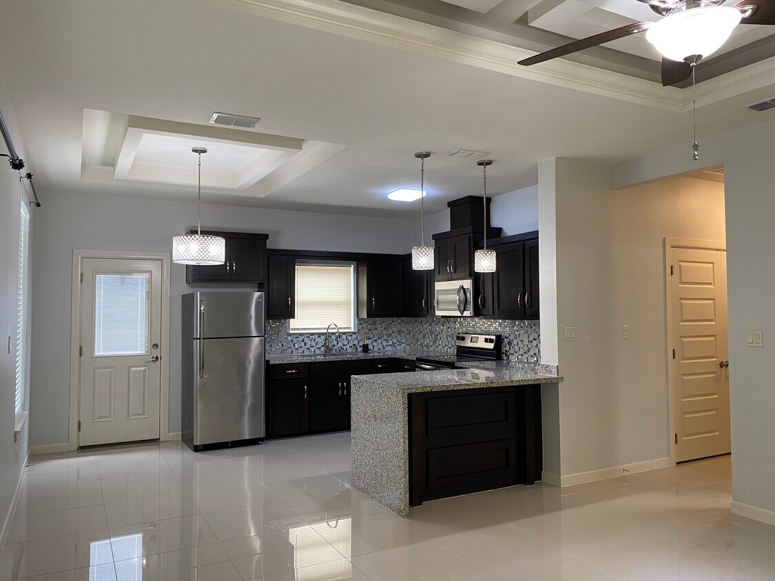 Foto principal - 904 E Myrtle Beach Ave