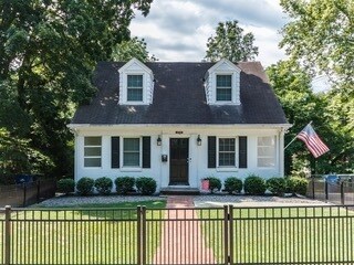 Primary Photo - Great Location! One Bedroom Triplex, Great...