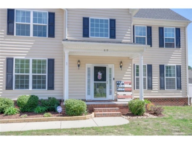 Foto del edificio - 819 Aaron Culbreth Ct