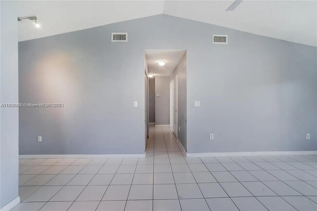 Foto del edificio - 318 NW 114th Ave