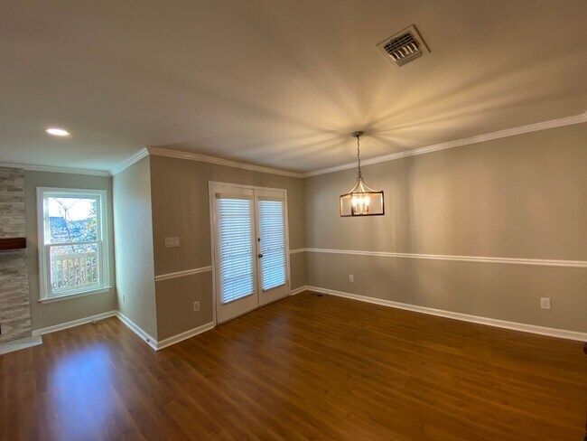 Foto del edificio - Well Maintained 2 Bedroom 2.5 Bath Townhome in Great Marietta Location w/ a Unfinished Basement