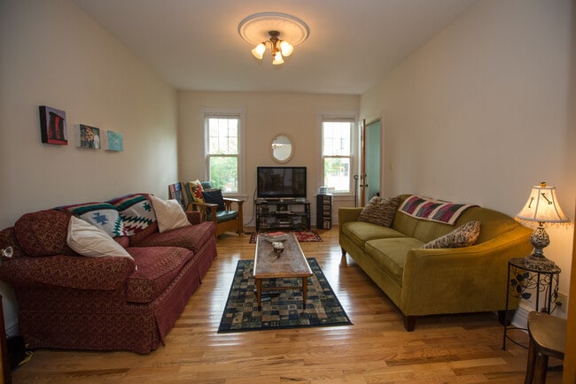 Building Photo - 388 Summer St