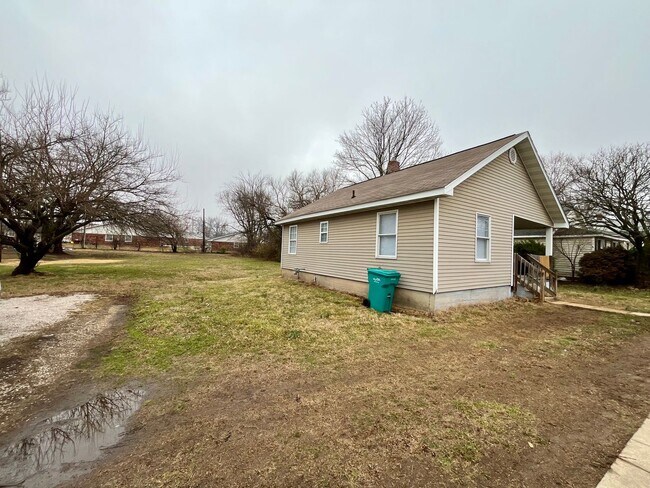 Building Photo - 2 Bed | 1 Bath | House