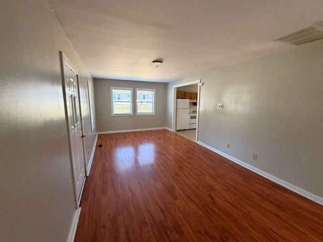 Building Photo - 2020 N Glenwood Ave