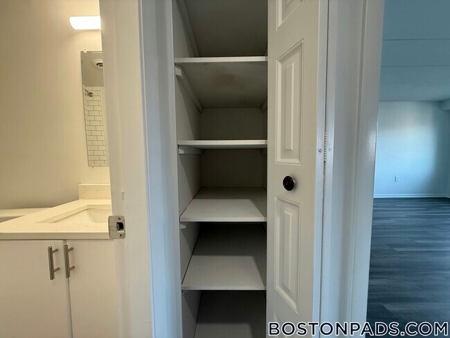 Foto del edificio - 53 Hill Rd