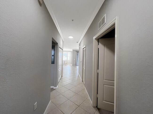 Building Photo - 8550 Kingbird Loop