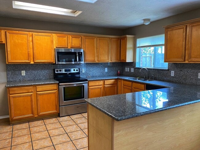 Foto del edificio - 5109 Big Spring Dr