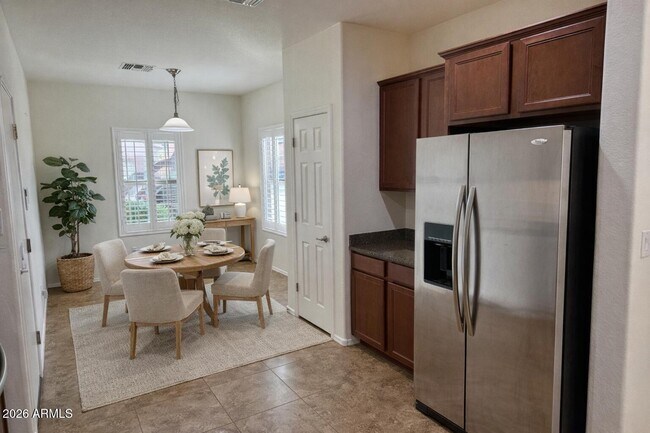 Building Photo - 10850 W Avenida Del Rey