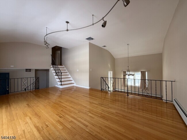 Foto del edificio - 126 Sagamore Dr