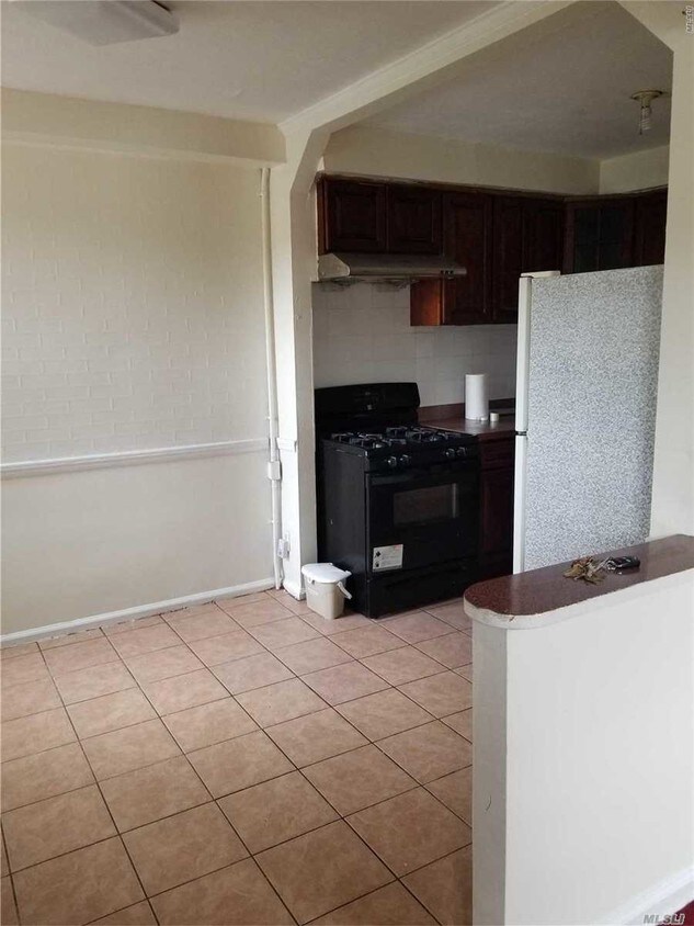 Foto del edificio - 232-02 Hillside Avenue