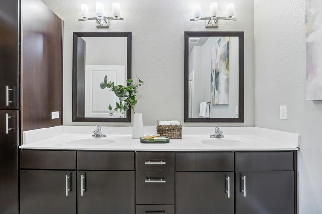 48-web-or-mls-100 Myrtle St - Unit 310 - 012.jpg - Weston Park at Longwood Station