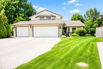 Building Photo - 5643 N Citadel Way