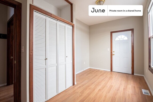 Foto del edificio - Room in Shared 4 bed/1 bath home