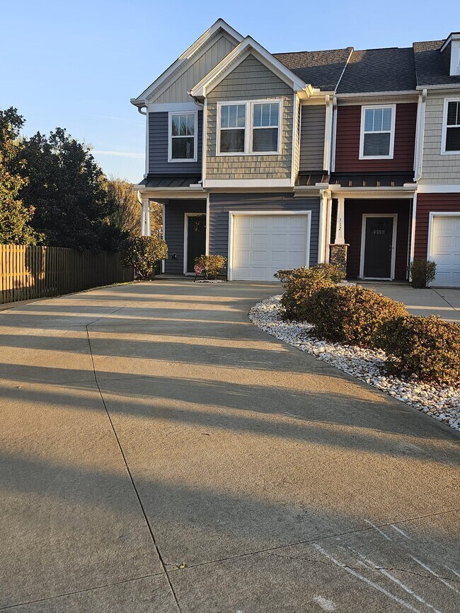 Foto del edificio - 114 Lerner Ct