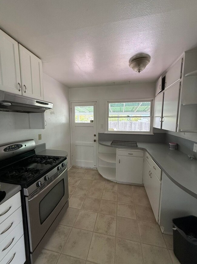 Building Photo - A very Close to Cal Poly Rental available!...