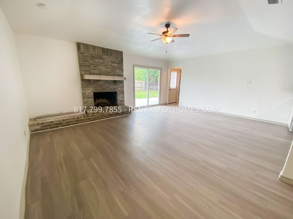 Photo - 203 Shady Oaks Cir