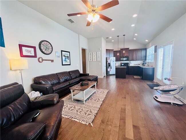 Building Photo - 810 Cottage Bank Trl