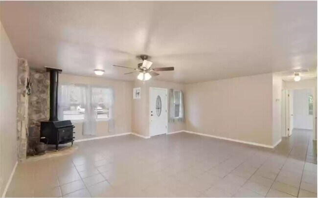 Building Photo - 200 E Inwood Forest Dr