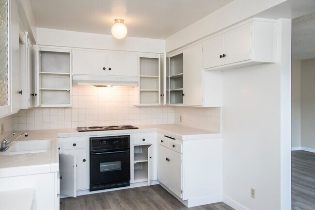 Building Photo - 601 N Stoneman Ave