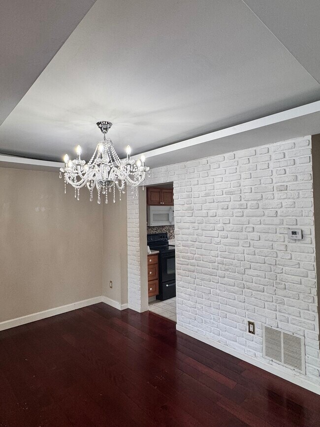 Foto del edificio - 489 Madison Dr