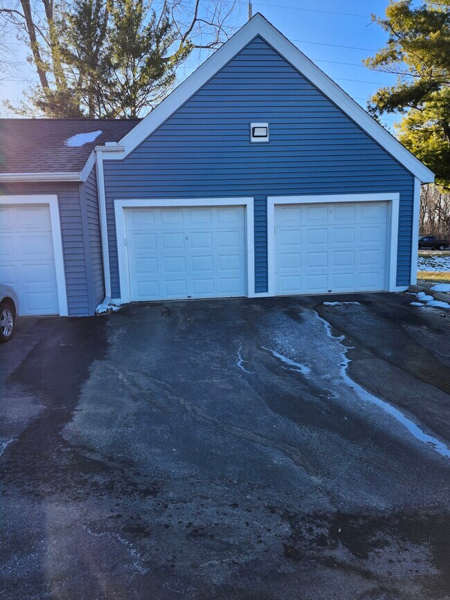 Foto del edificio - 1389 Berry Ridge Rd