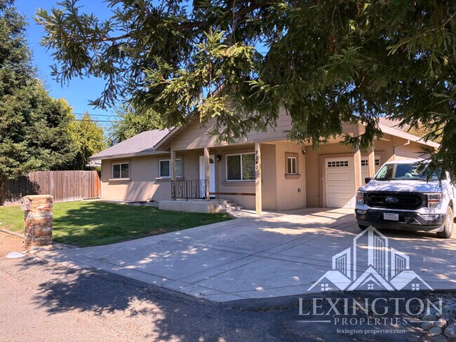 Foto del edificio - Lovely, 3BD/1BA Home, in Carmichael Neighb...