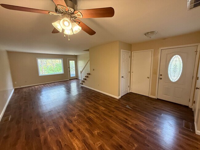 Foto del edificio - 5722 Bluebird Ct