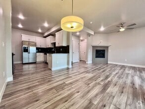 Building Photo - 2608 Kansas Dr