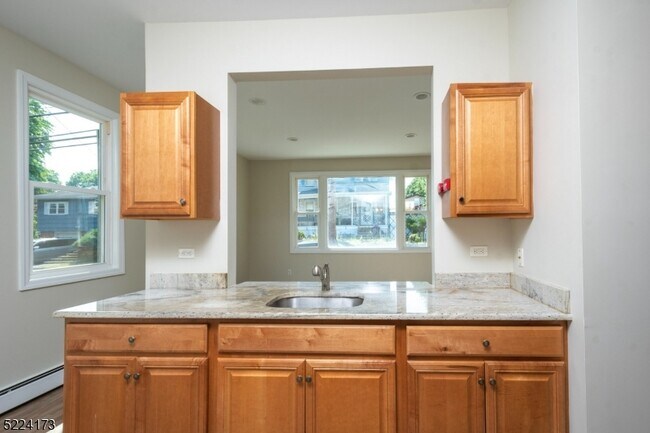 Foto del edificio - 214 Woodcliff Ave