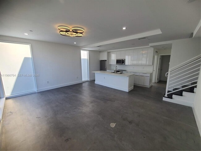 Building Photo - 825 Michigan Ave