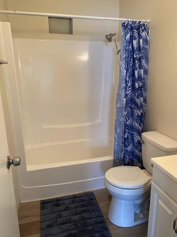 Building Photo - 300 Colony Dr