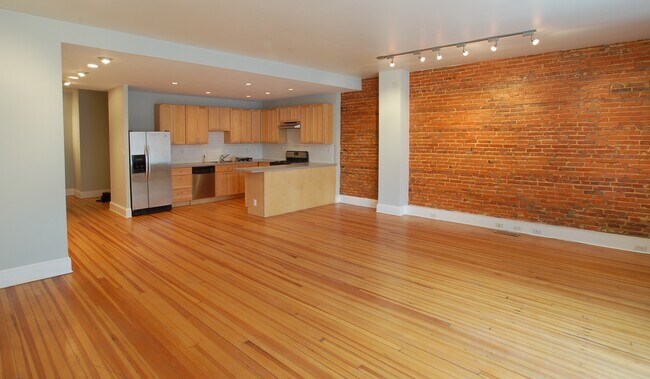 Foto del edificio - 313 N Charles St