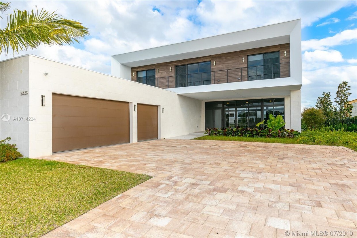 Foto principal - 16630 Sunset Way
