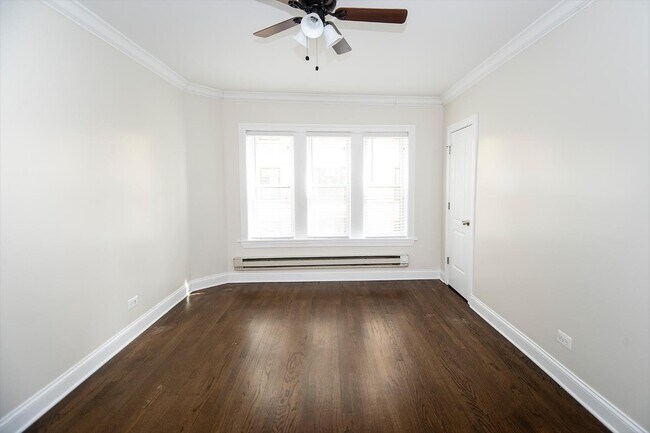 Foto del edificio - 3814 N Greenview Ave