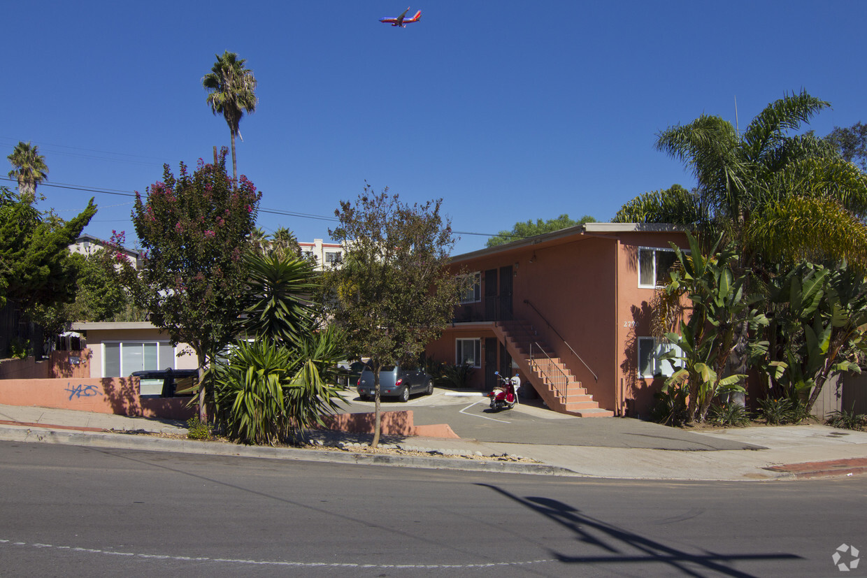 Primary Photo - Golden Hill Apartments