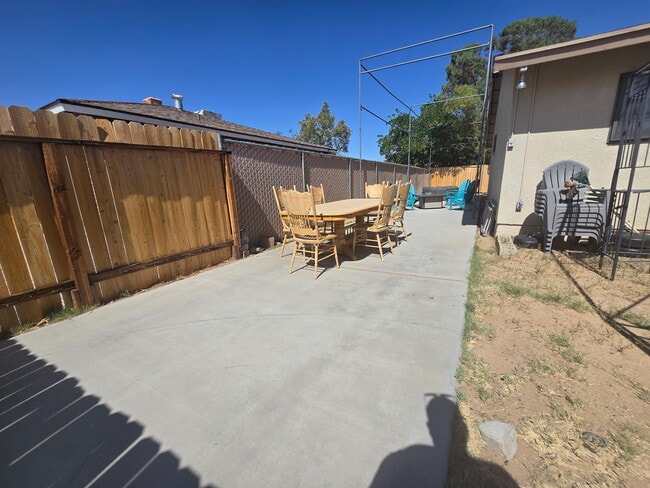 Building Photo - 524 S Alvord St