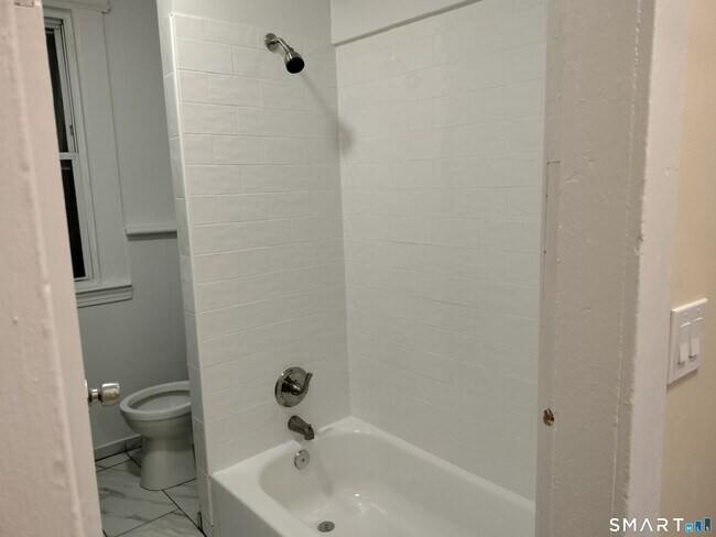Foto del edificio - 680 Dixwell Ave