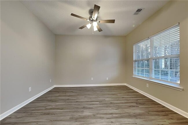 Building Photo - 2075 Beckenham Pl