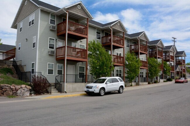 Foto del edificio - 2 Bedroom - 1.5 Bath - Maplewood Apartments - Heat Included!