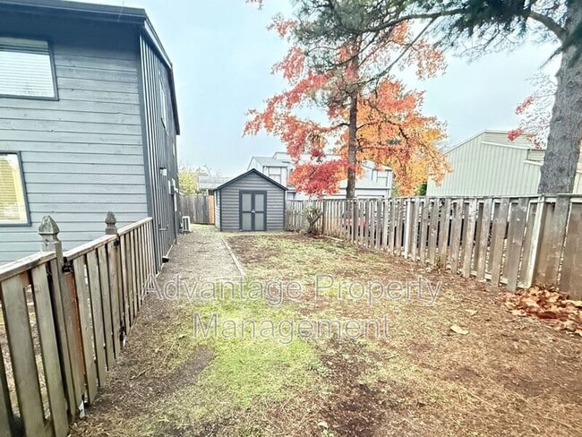 Building Photo - 1765 NW Grant Ave