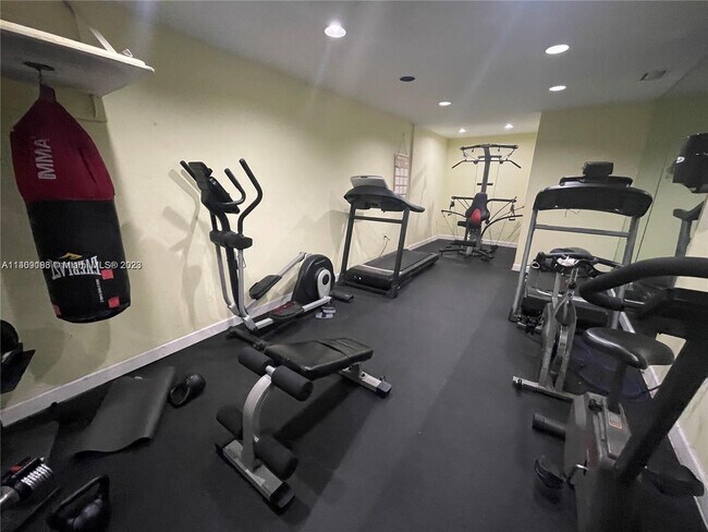 Foto del edificio - 3660 NE 166th St