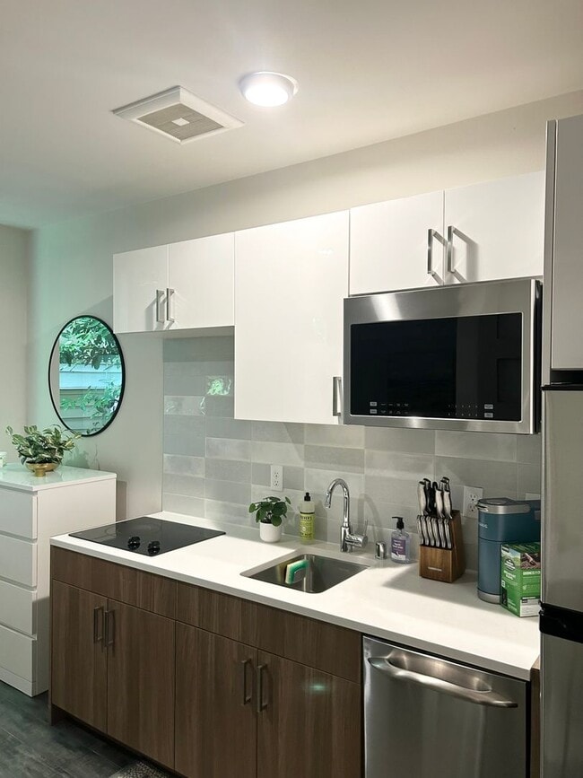 Interior Photo - 741 Harvard Modern studios with w/d in unit!