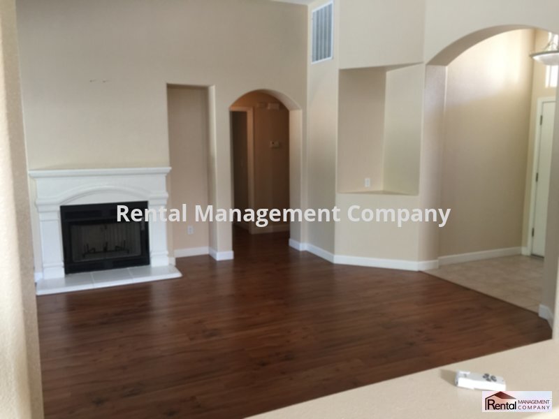 Building Photo - New paint family friendly neighborhood, ne...
